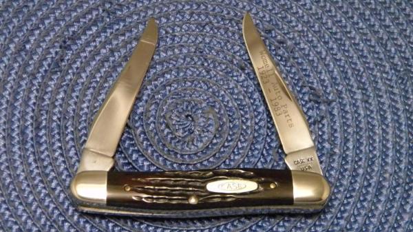 Case XX USA 8 Dot (1982) Bone Muskrat Knife Etched Womell Auto Parts 1923-1983 Case XX USA 8 Dot (1982) Bone Muskrat Knife Etched Womell Auto Parts 1923-1983