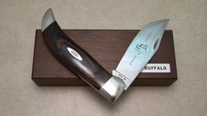 Case XX USA 9 Dot (1971) Wood P172 Buffalo Clasp Knife in Box
