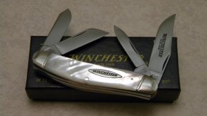 Winchester Trademark USA 1998 Pearl 4849 Sowbelly Knife in Box
