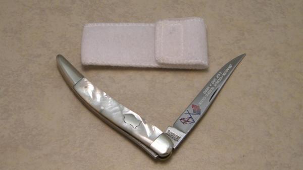Winchester Trademark USA 1990 CC Pearl 1924 Toothpick Knife in Box Mason Dixon Knife Club 1 of 100 Winchester Trademark USA 1990 CC Pearl 1924 Toothpick Knife in Box Mason Dixon Knife Club 1 of 100