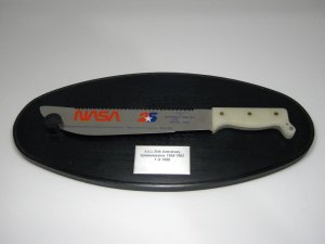 Case XX USA NASA 25th Anniversary Commemorative Astronaut Knife M-1 1958-1983 with Plaque
