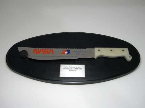 Case XX USA NASA 25th Anniversary Commemorative Astronaut Knife M-1 1958-1983 with Plaque Case XX USA NASA 25th Anniversary Commemorative Astronaut Knife M-1 1958-1983 with Plaque