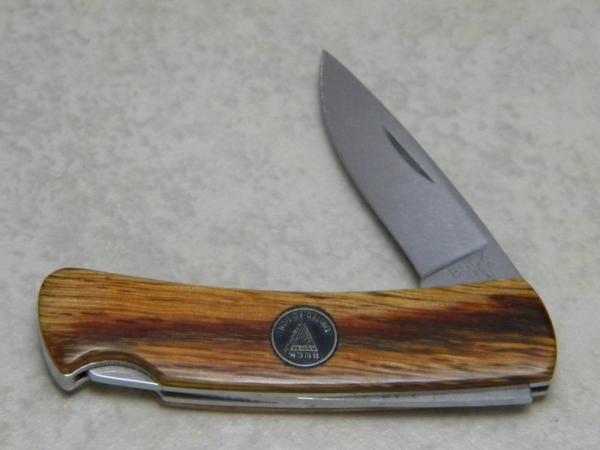 Buck 525 USA Wood Limited Edition Lockback Knife c.1997 Buck 525 USA Wood Limited Edition Lockback Knife c.1997