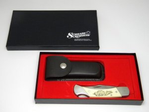 Schrade + USA SC705 Bear Scrimshaw Lockback Knife & Pouch in Box c.1983
