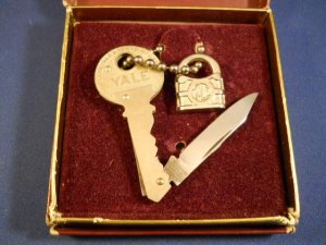 George Schrade Yale Key Knife USA Mint