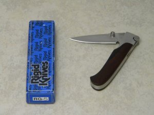 Rigid RG-5 Surgical Steel Japan Plain Edge Wood & Metal Locking Blade Thumb Stud Knife in Box