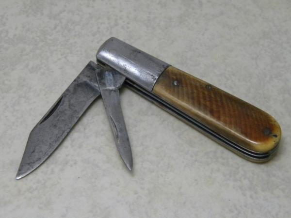 Wyeth (Curved) 8 Warranted Cutlery with Cross & Circles Saw Cut Bone 2 Blade Barlow Knife Wyeth (Curved) 8 Warranted Cutlery with Cross & Circles Saw Cut Bone 2 Blade Barlow Knife