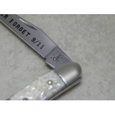 Case XX USA 2011 Natural Bone 9/11 Never Forget Muskrat Knife in Tin Box Case XX USA 2011 Natural Bone 9/11 Never Forget Muskrat Knife in Tin Box