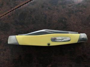 BUCK USA 301V  3 7/8" stockman with yellow handles  (made in 1989) 