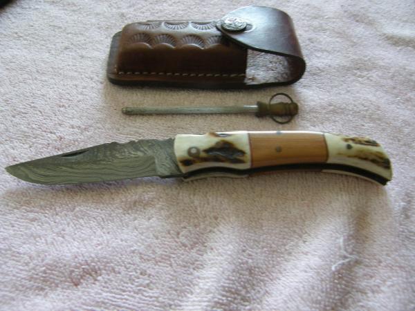 Mint Unmarked Damascus blade Folding Knife Mint Unmarked Damascus blade Folding Knife