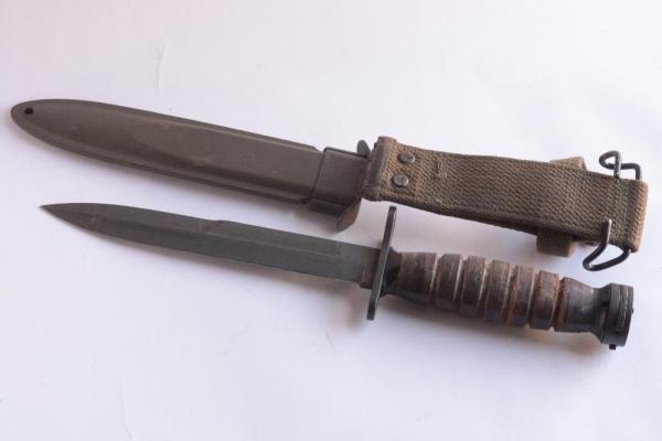 Vintage WW II IMPERIAL U.S.M4 BAYONET with Scabbard B M CO. M8A1 Vintage WW II IMPERIAL U.S.M4 BAYONET with Scabbard B M CO. M8A1