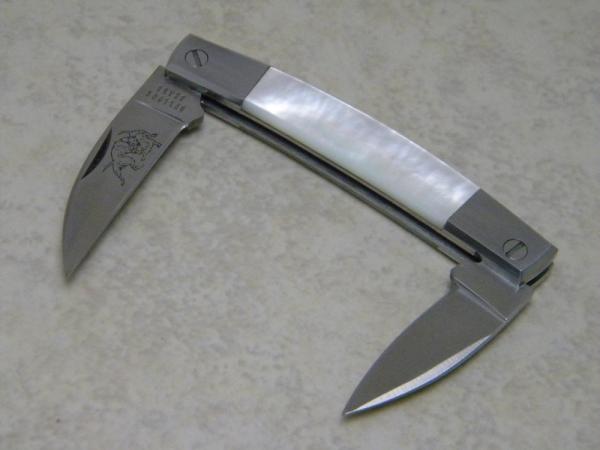Bulldog Brand Pit Bulls Pearl 2 Blade Congress Knife Bulldog Brand Pit Bulls Pearl 2 Blade Congress Knife