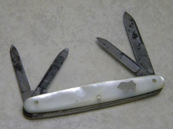 Vintage E.C. Simmons Keen Kutter St. Louis Pearl K4063 Gentleman's 4 Blade Knife Vintage E.C. Simmons Keen Kutter St. Louis Pearl K4063 Gentleman's 4 Blade Knife