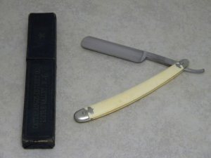 Vintage Cattaraugus Cutlery Co. Little Valley NY B52T Imitation Ivory Round Straight Razor in Box