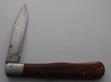 Henckels with Walnut Covers in Very Good Condition (774) Henckels with Walnut Covers in Very Good Condition (774)