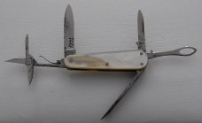 Griffon with Mother of Pearl Covers in Very Good Condition (776)