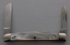 Kabar with Mother of Pearl Covers in Excellent Condition (789) Kabar with Mother of Pearl Covers in Excellent Condition (789)
