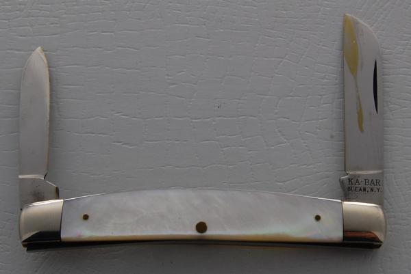 Kabar with Mother of Pearl Covers in Excellent Condition (789) Kabar with Mother of Pearl Covers in Excellent Condition (789)