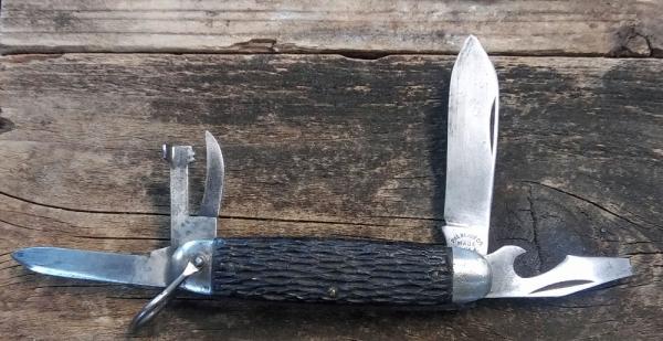 Pal Blade Co. – Scout/Camper knife circa World War II Pal Blade Co. – Scout/Camper knife circa World War II