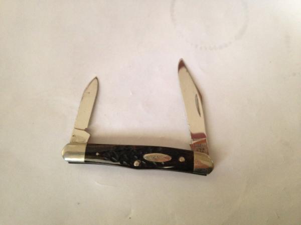 Case xx 6208 (two dots) bone handle; two blades. Big blade has a bit of rust on top edge. Case xx 6208 (two dots) bone handle; two blades. Big blade has a bit of rust on top edge.