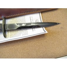 1992 Case XX Fixed Blade V-42 with Certificate of Authenticity 1992 Case XX Fixed Blade V-42 with Certificate of Authenticity