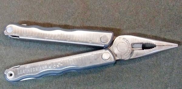 Leatherman Kick