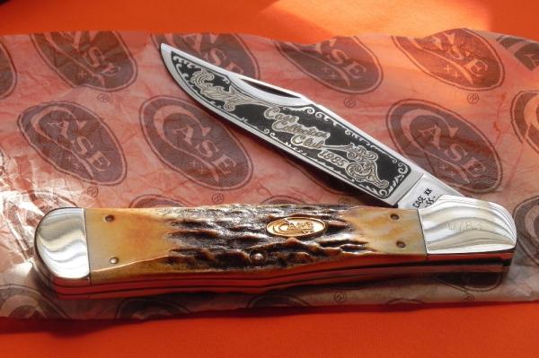 Vint 1985 Case XX Collectors Club Large Coke Bottle Knife w STAG Handles and Blade Etch -MDL#C51050 Vint 1985 Case XX Collectors Club Large Coke Bottle Knife w STAG Handles and Blade Etch -MDL#C51050