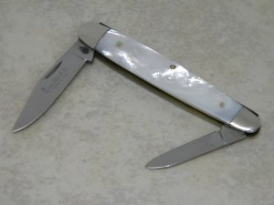 Queen Steel #4 Made in USA Pearl "Q76" Sleeveboard Pen Knife in Box c.1976