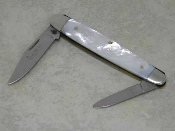 Queen Steel #4 Made in USA Pearl "Q76" Sleeveboard Pen Knife in Box c.1976