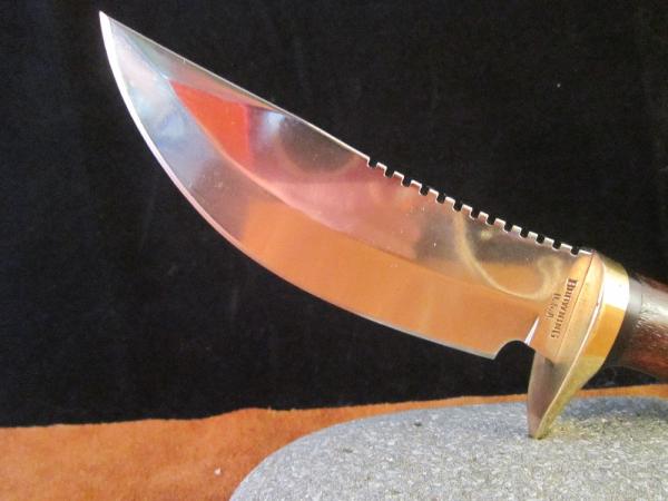 Browning Sportsman Series 4518 Skinning and hunting knife with sheath and Box - SOLD Browning Sportsman Series 4518 Skinning and hunting knife with sheath and Box - SOLD