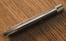 Queen 06L Teardrop - Liner Lock - Birds Eye Maple - D2 Steel Queen 06L Teardrop - Liner Lock - Birds Eye Maple - D2 Steel