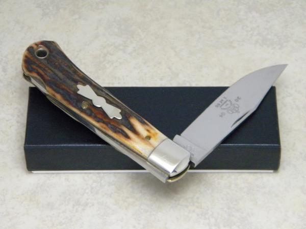 Queen Cutlery Inc. Collectors 2004 Stag Mountain Man Lockback Knife in Box - 1 of 50 Queen Cutlery Inc. Collectors 2004 Stag Mountain Man Lockback Knife in Box - 1 of 50