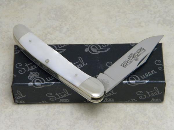 Queen Cutlery Co Titusville PA #41L Mother of Pearl Linerlock Copperhead Knife in Box Queen Cutlery Co Titusville PA #41L Mother of Pearl Linerlock Copperhead Knife in Box