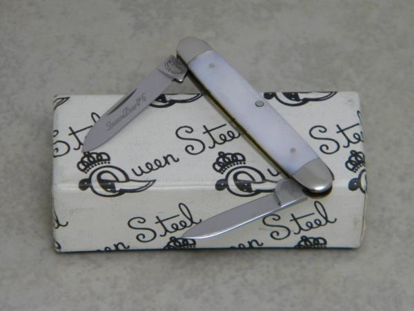 Queen Cutlery Co. Titusville PA Pearl #6 Pen Knife in Box Queen Cutlery Co. Titusville PA Pearl #6 Pen Knife in Box