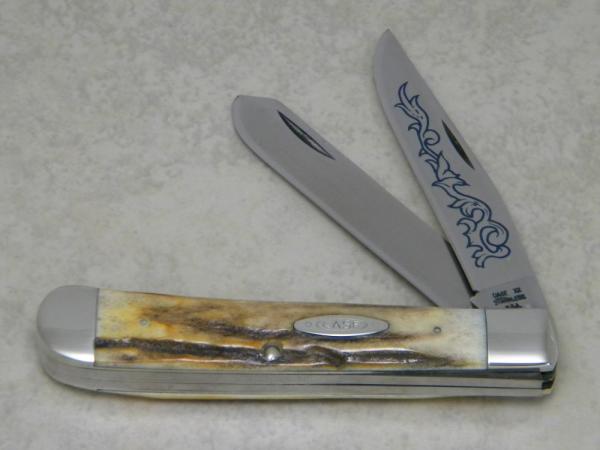 Case XX Stainless USA 3 Dot (1977) Stag 5254 SSP Blue Scroll Trapper Knife Case XX Stainless USA 3 Dot (1977) Stag 5254 SSP Blue Scroll Trapper Knife