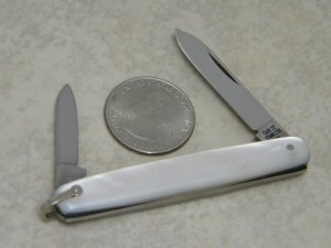 Case XX Stainless USA 7 Dot (1973) Pearl 82053 Shad Pen Knife with Bale
