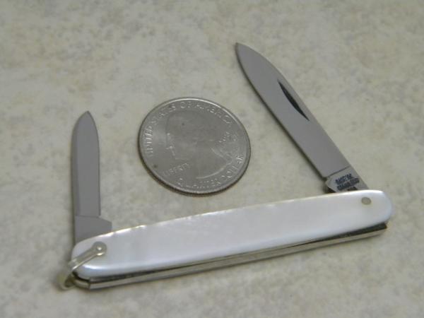 Case XX Stainless USA 1965-69 Pearl 82053 Shad Pen Knife with Bale Case XX Stainless USA 1965-69 Pearl 82053 Shad Pen Knife with Bale