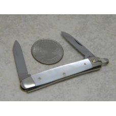 Queen Steel #8 Pearl Senator Pen Knife - Big Q Tang Stamp c.1930's to 1950's Queen Steel #8 Pearl Senator Pen Knife - Big Q Tang Stamp c.1930's to 1950's