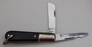 Rio-Nor with Smooth Black Synthetic Covers In Very Good Condition (807)