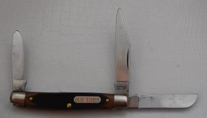 Schrade with Brown Sawcut Synthetic Covers In Excellent Condition (826)