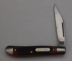 Schrade with Brown Sawcut Synthetic Covers In Very Good Condition (828)