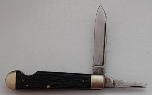 Camillus with Black Jigged Synthetic Covers In Very Good Condition (830)