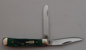 Case with Green Jigged Synthetic Covers In Excellent Condition (842)
