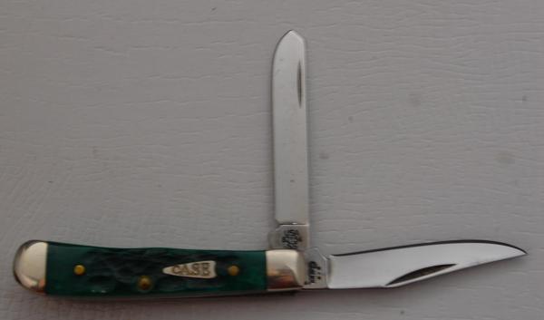 Case with Green Jigged Synthetic Covers In Excellent Condition (842) Case with Green Jigged Synthetic Covers In Excellent Condition (842)