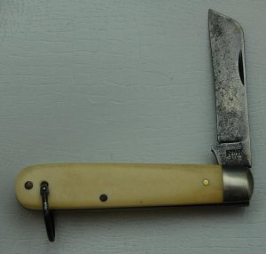 Schrade with Smooth White Synthetic Covers In Excellent Condition (867)