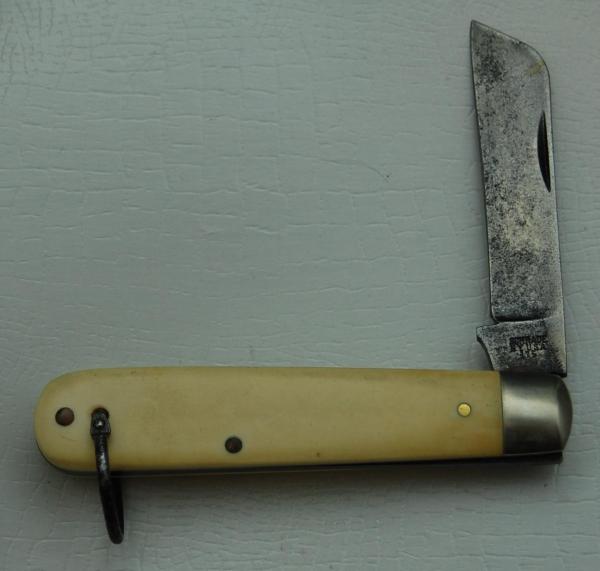 Schrade with Smooth White Synthetic Covers In Excellent Condition (867) Schrade with Smooth White Synthetic Covers In Excellent Condition (867)