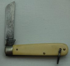 Schrade with Smooth White Synthetic Covers In Excellent Condition (867) Schrade with Smooth White Synthetic Covers In Excellent Condition (867)