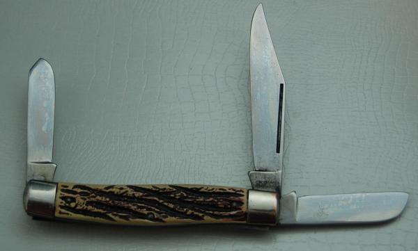 Colonial with Brown Jigged Synthetic Covers In Excellent Condition (895) Colonial with Brown Jigged Synthetic Covers In Excellent Condition (895)