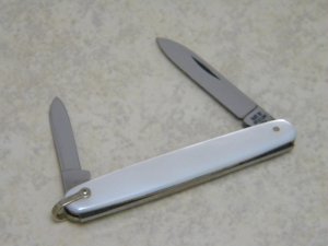 Case XX Stainless USA 1965-69 Pearl 82053 Shad Pen Knife with Bale