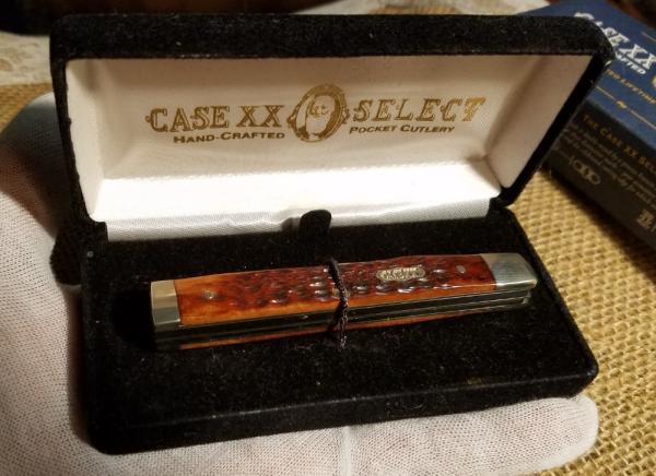 2002 Case XX Select 2 blade doctors knife. Mint in box. Unused, factory edge and uncarried. Red bone 2002 Case XX Select 2 blade doctors knife. Mint in box. Unused, factory edge and uncarried. Red bone